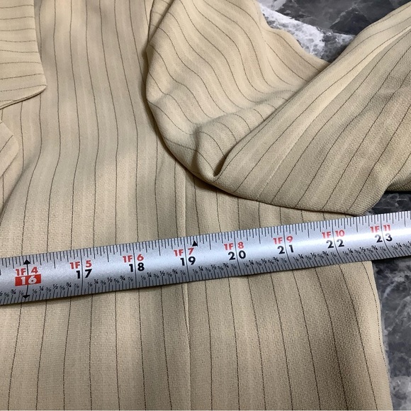 Le Suit Tan Pinstripe Blazer and pant size 18. NWT. - Picture 8 of 16